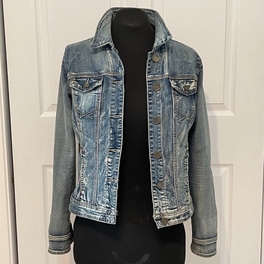 Rose Denim. Classic lady denim jacket , faded blue jean. Stretch denim. Size M.
